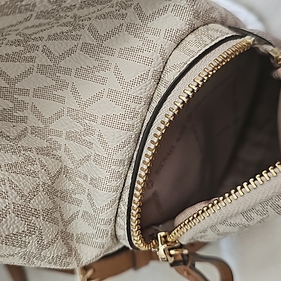 Large back pack - Picture 7 of 9